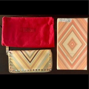 💯 Authentic Valentino rock stud zip around Wallet